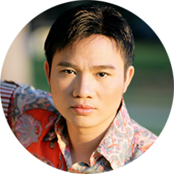 Quang Linh launched his musical career at the age of 19. With a sweet and expressive voice, Quang Linh&#39;s songs are redolent of Hue imagery and sounds. - ql
