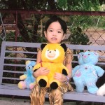 Thu Hong also likes the yellow teddy.