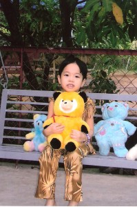 Thu Hong also likes the yellow teddy.