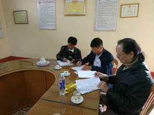 VNHELP's Local Coordinator - Cuong Chi Nguyen meeting with the clinic staff